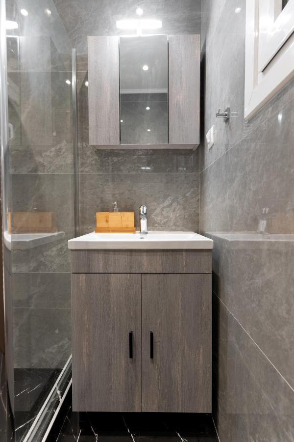 Cosy 2Br Apartment Next To Bars & Restaurants Атина Екстериор снимка