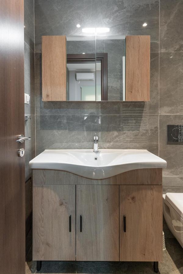 Cosy 2Br Apartment Next To Bars & Restaurants Атина Екстериор снимка