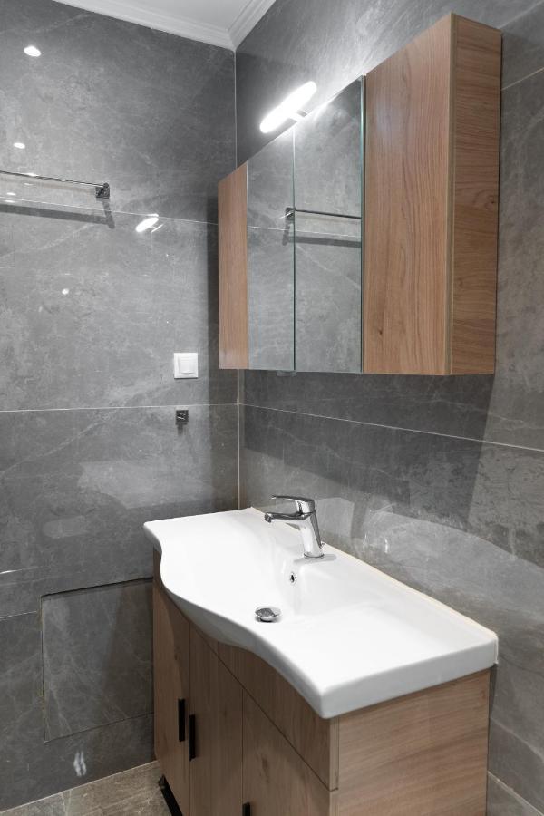 Cosy 2Br Apartment Next To Bars & Restaurants Атина Екстериор снимка