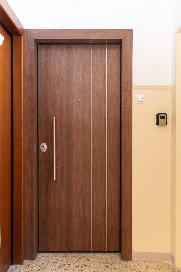 Cosy 2Br Apartment Next To Bars & Restaurants Атина Екстериор снимка