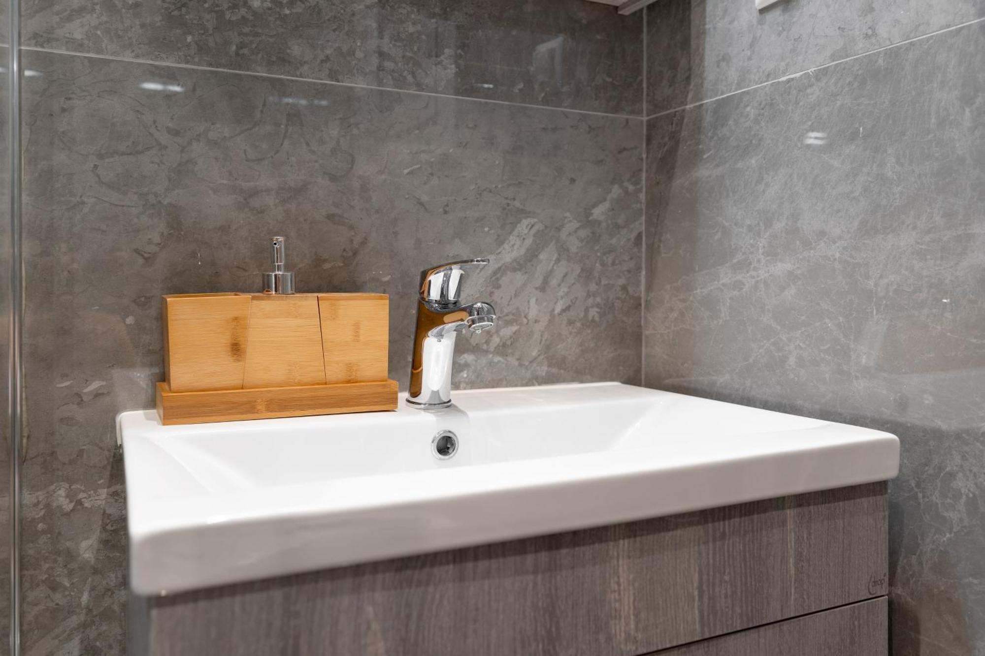 Cosy 2Br Apartment Next To Bars & Restaurants Атина Екстериор снимка